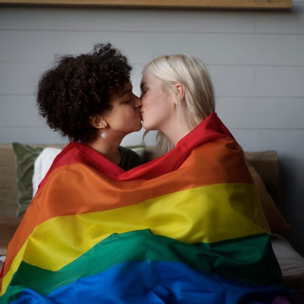 Jenna Ortega e a sua namorada: Explorando os rumores sobre a vida amorosa da atriz