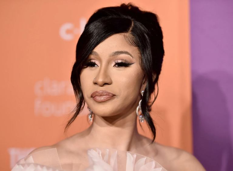 Qual a altura de Cardi B? Descubra a estatura exata da cantora e influência no mundo da música