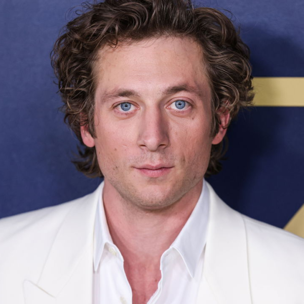 Qual a altura de Jeremy Allen White? Descubra a estatura exata do ator renomado
