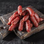 Calabresa é remoso? Entenda os riscos e cuidados ao consumir