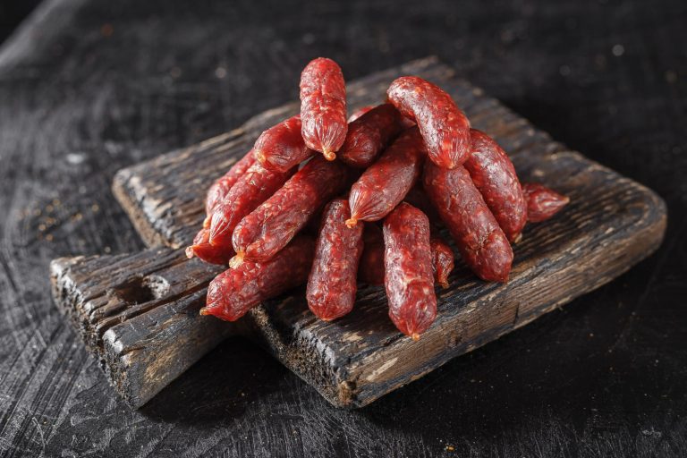 Calabresa é remoso? Entenda os riscos e cuidados ao consumir